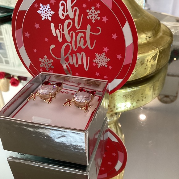 Adorable reindeer earrings in beautiful gift box - Picture 2 of 7